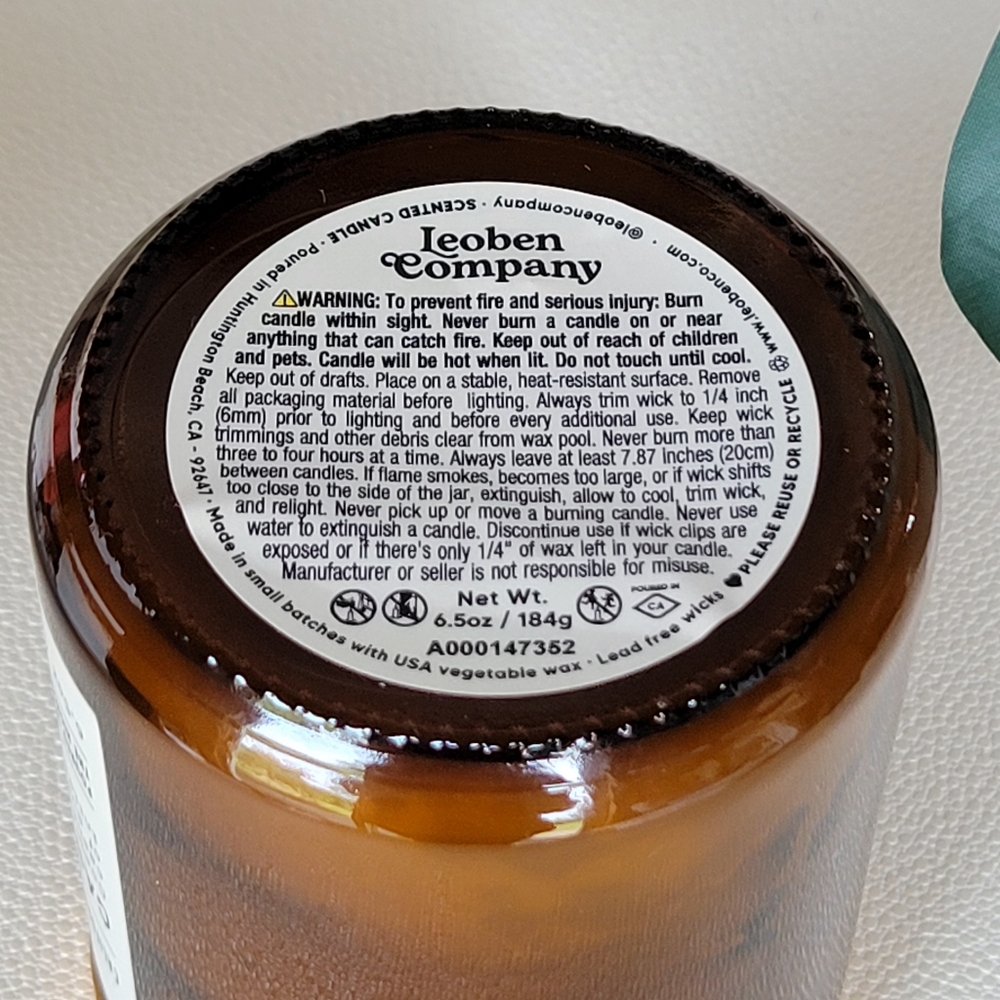 Cashmere Musk Candle - Leoben Company Brown Glass Jar Gold Lid - Picture 4 of 4